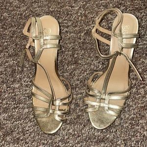 Metallic gold platform pump sandal